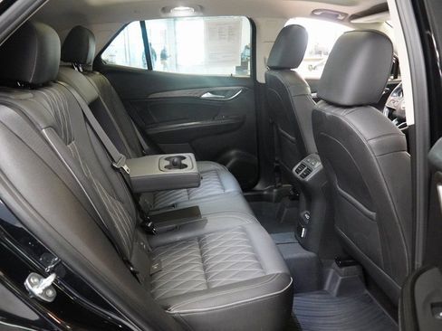 Used 2023 Buick Envision Avenir AWD/4WD image 32