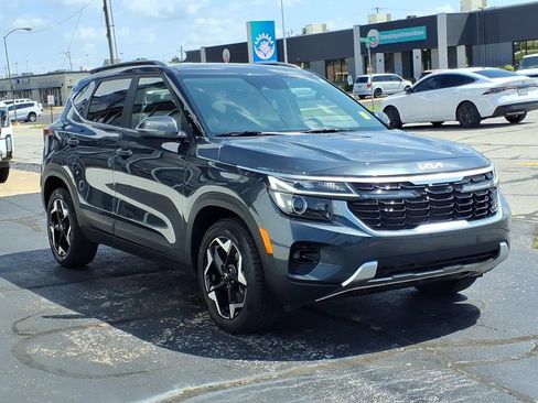 Used 2024 Kia Seltos EX AWD/4WD image 3