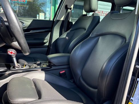 Used 2019 MINI Cooper Clubman S w/ Premium Package image 9