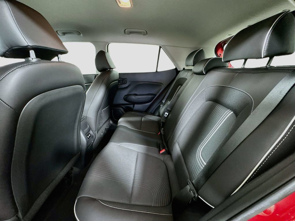 Used 2024 Hyundai Venue Limited FWD image 26