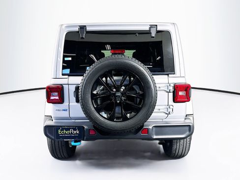 Used 2023 Jeep Wrangler Unlimited Sahara AWD/4WD image 7
