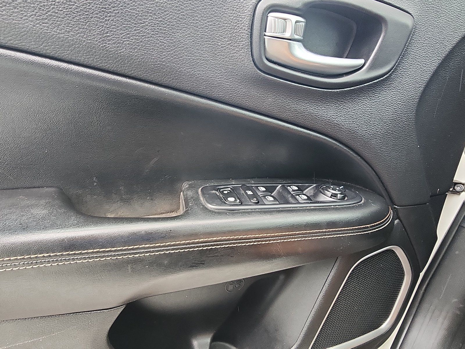 Used 2019 Jeep Compass Latitude w/ Popular Equipment Group AWD/4WD image 14