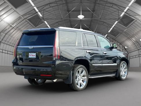 Used 2016 Cadillac Escalade Luxury image 6