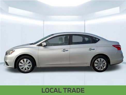 Used 2016 Nissan Sentra SV image 2