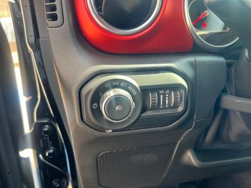 Used 2021 Jeep Wrangler Unlimited Rubicon AWD/4WD image 16