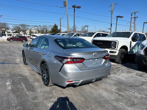 Used 2022 Toyota Camry SE image 12