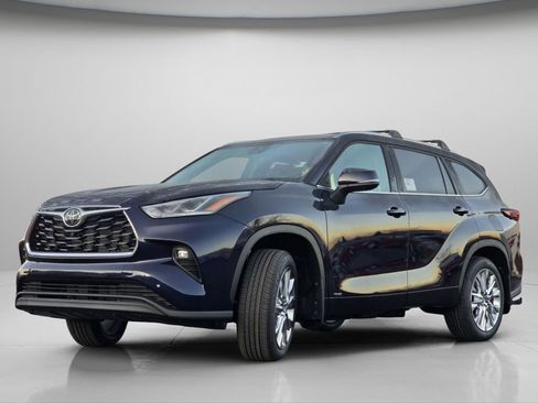 New 2026 Toyota Highlander Limited image 18