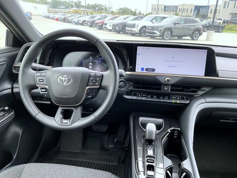 Used 2024 Toyota Crown AWD/4WD image 14