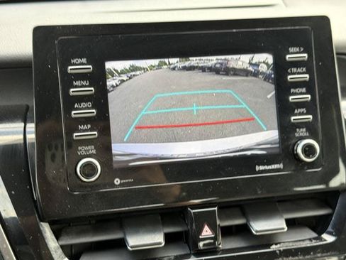Used 2022 Toyota Camry SE FWD image 27