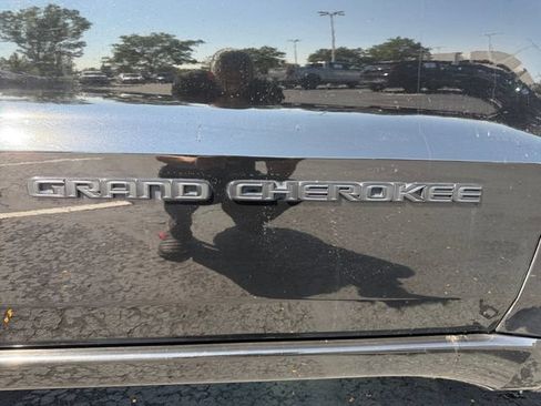 Used 2017 Jeep Grand Cherokee Altitude AWD/4WD image 33