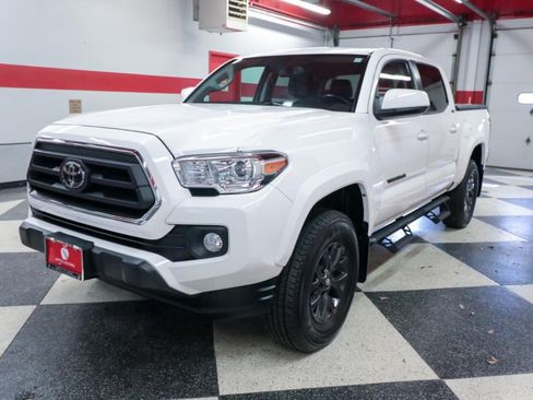 Used 2022 Toyota Tacoma SR5 RWD image 5