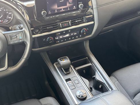 Used 2025 Nissan Pathfinder SV AWD/4WD image 39