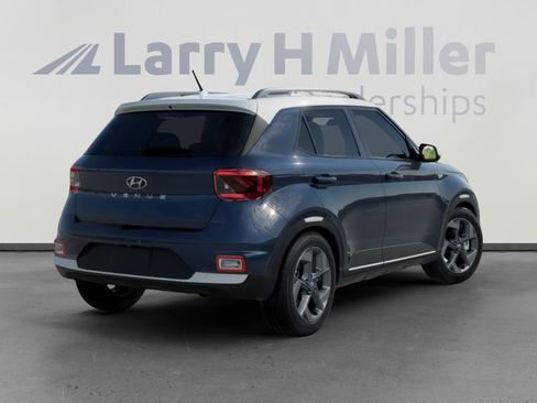 New 2026 Hyundai Venue SEL FWD image 4
