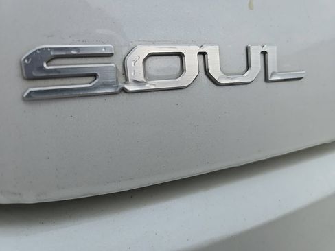 Certified 2023 Kia Soul LX FWD image 4