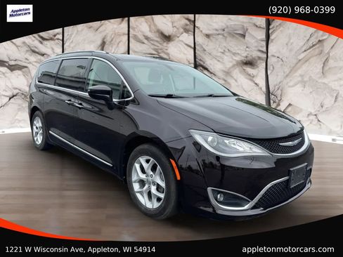 Used 2018 Chrysler Pacifica Touring-L Plus FWD image 7