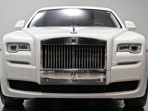 Used 2017 Rolls-Royce Ghost image 16