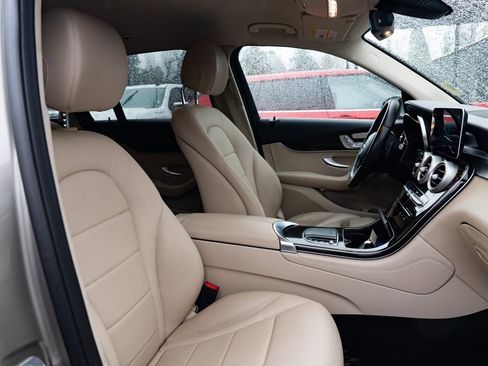 Used 2021 Mercedes-Benz GLC 300 4MATIC image 18