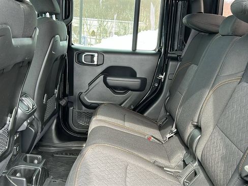 Used 2024 Jeep Gladiator Mojave w/ Technology Group image 23