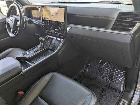 Used 2024 Lexus GX 550 AWD/4WD image 23
