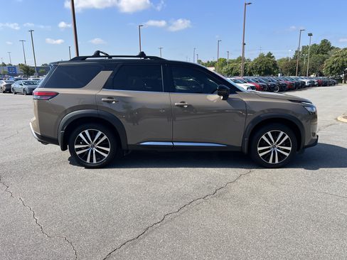 Certified 2023 Nissan Pathfinder Platinum AWD/4WD image 4