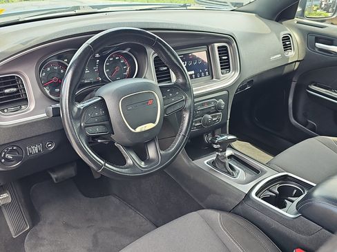 Used 2022 Dodge Charger SXT RWD image 15