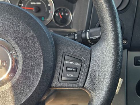 Used 2007 Jeep Commander Sport image 38