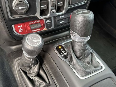 Used 2024 Jeep Wrangler Willys image 7