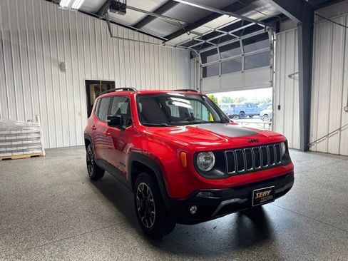 Used 2023 Jeep Renegade Latitude AWD/4WD image 29