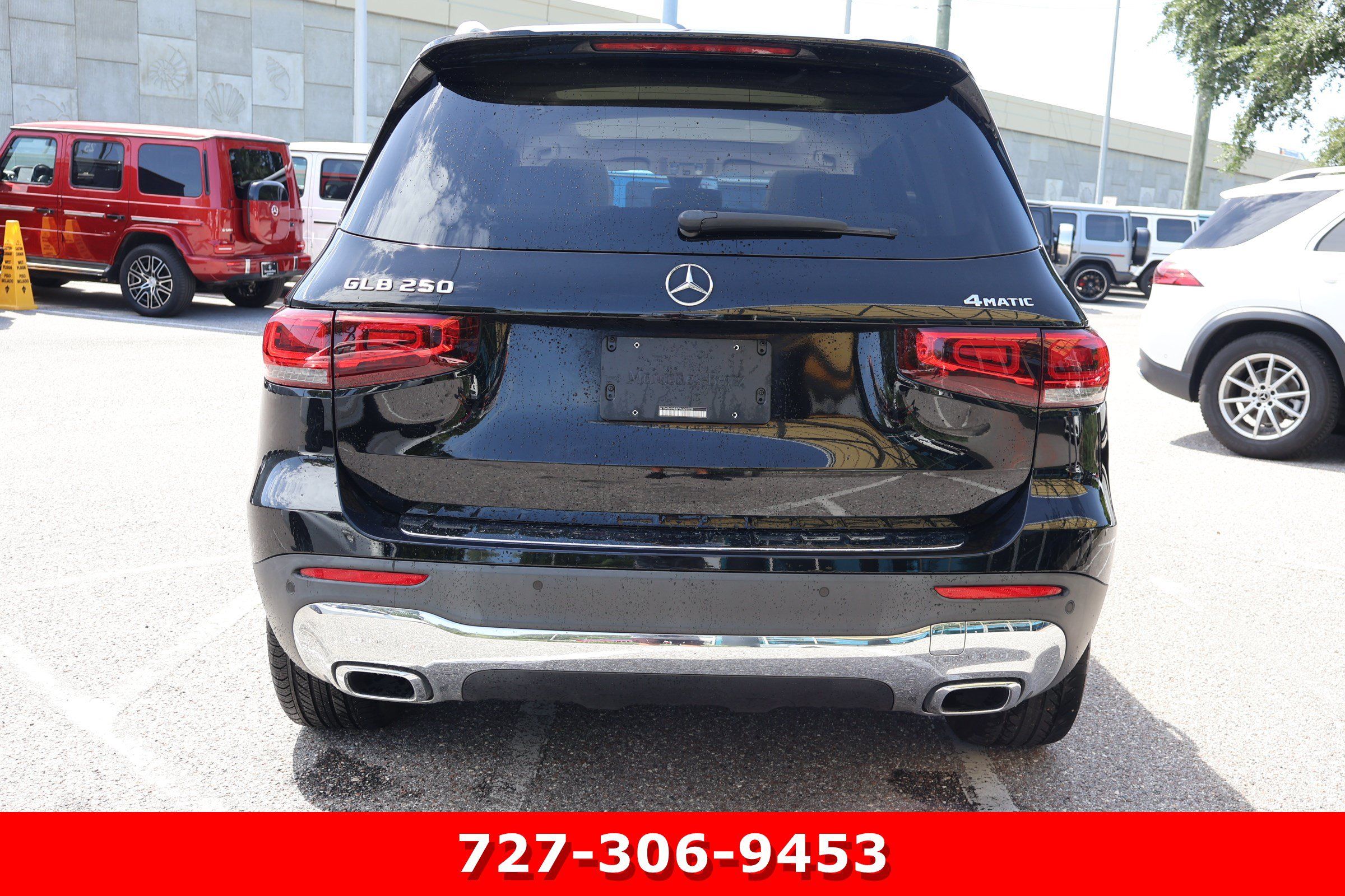 Used 2023 Mercedes-Benz GLB 250 4MATIC w/ Premium Package image 8