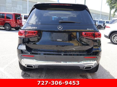 Used 2023 Mercedes-Benz GLB 250 4MATIC w/ Premium Package image 8