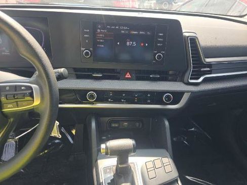 Used 2025 Kia Sportage LX FWD image 14