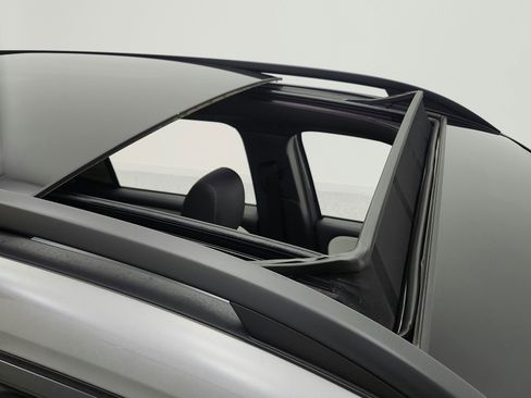 Used 2023 Mercedes-Benz GLB 250 image 23