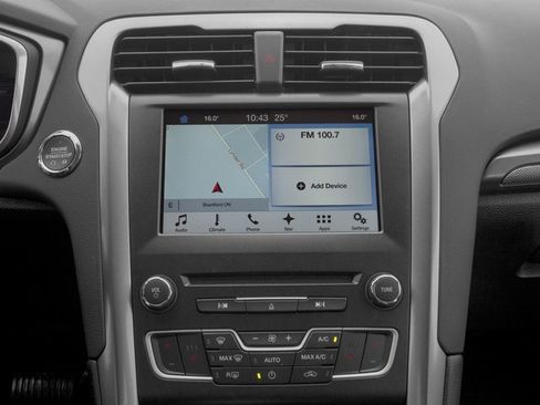 Used 2018 Ford Fusion SE w/ Fusion SE Technology Package FWD image 17