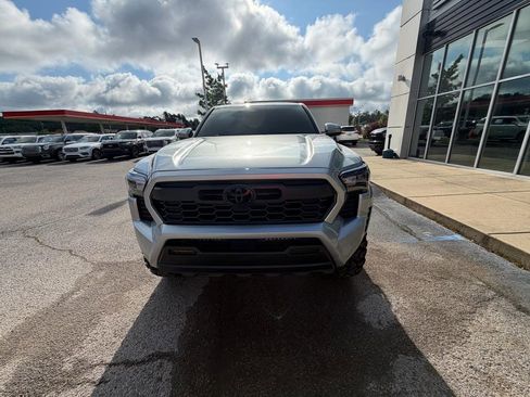 Used 2024 Toyota Tacoma TRD Off-Road AWD/4WD image 6