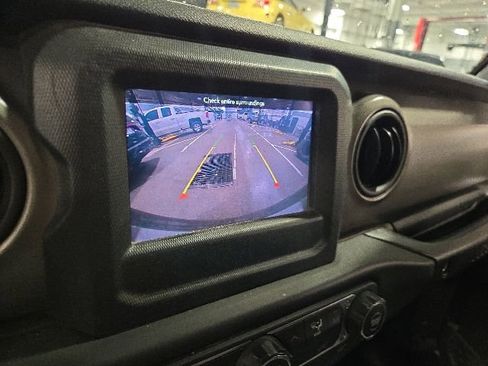Used 2021 Jeep Wrangler Unlimited Sport AWD/4WD image 16