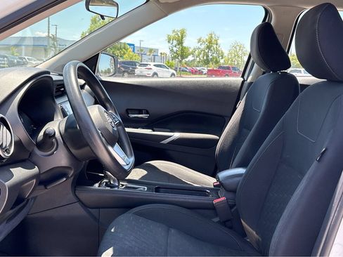 Used 2023 Nissan Kicks SV FWD image 4