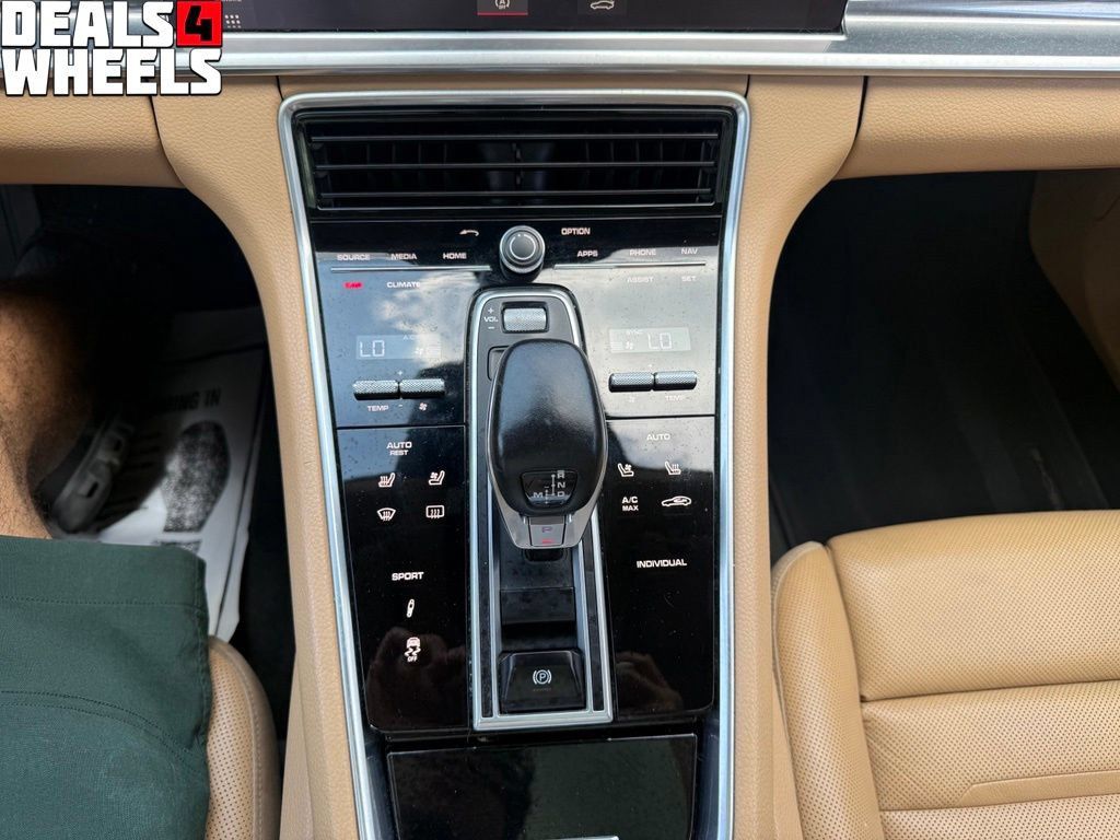 Used 2018 Porsche Panamera RWD image 25