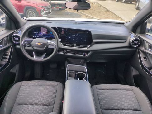 Used 2025 Chevrolet Equinox LT AWD/4WD image 24