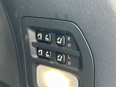 Used 2017 Lexus LX 570 4WD image 16