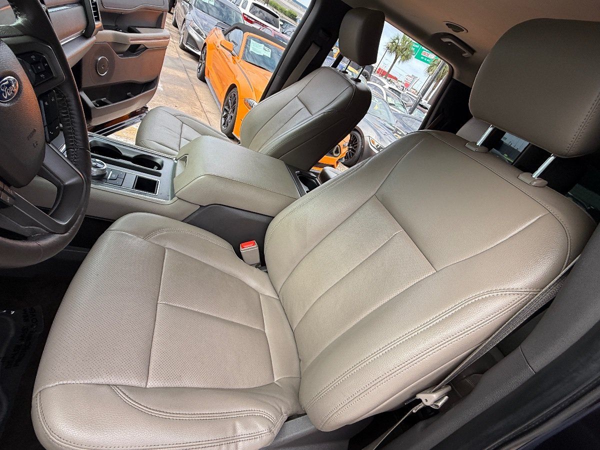 Used 2019 Ford Expedition XLT w/ Equipment Group 202A RWD image 26