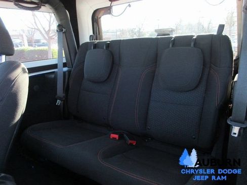 Used 2019 Jeep Wrangler Rubicon w/ Cold Weather Group image 17