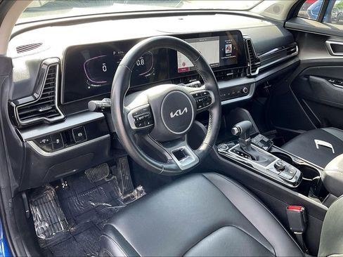 Used 2025 Kia Sportage EX image 5