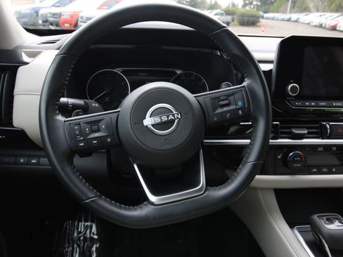 Used 2024 Nissan Pathfinder SV w/ SV Premium Package image 14