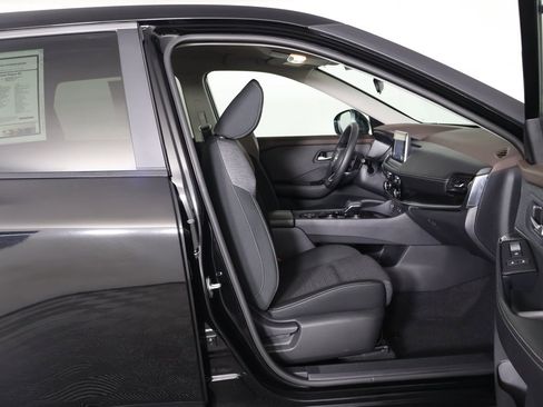 Used 2023 Nissan Rogue SV image 27