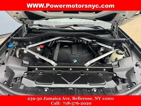 Used 2022 BMW X7 xDrive40i w/ Premium Package AWD/4WD image 9