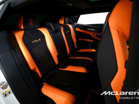 Used 2022 Lamborghini Urus AWD/4WD image 25