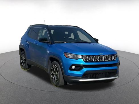 Used 2025 Jeep Compass Limited AWD/4WD image 3