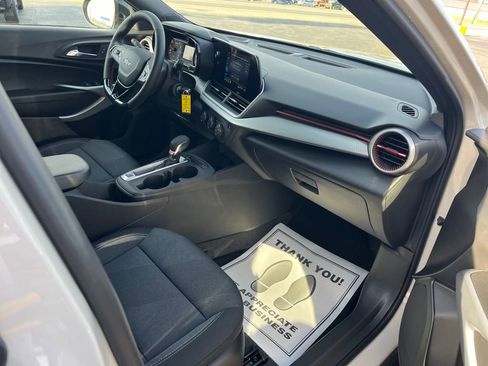 New 2026 Chevrolet Trax RS w/ Sunroof Package image 30