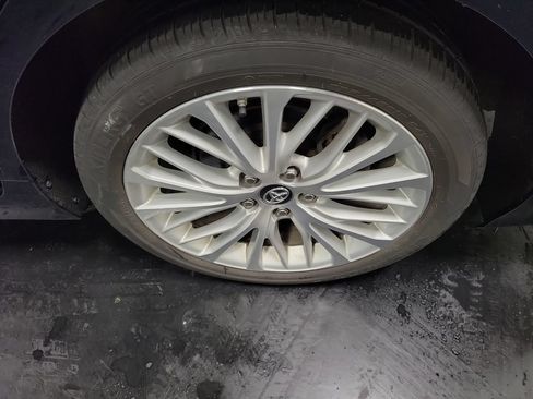 Used 2019 Toyota Camry XLE FWD image 12