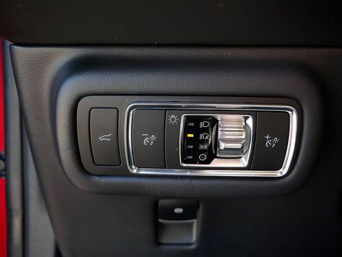 Used 2025 Lincoln Nautilus Reserve AWD/4WD image 16